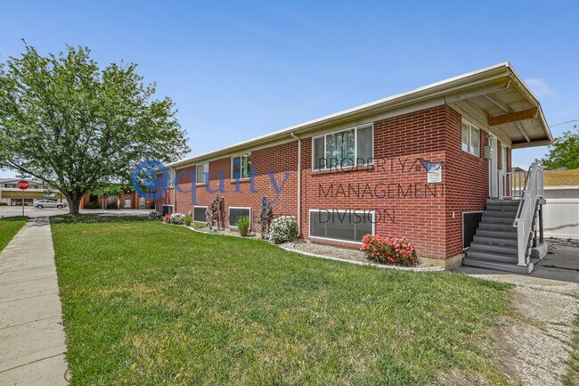 Building Photo - 311-3360 3360 S
