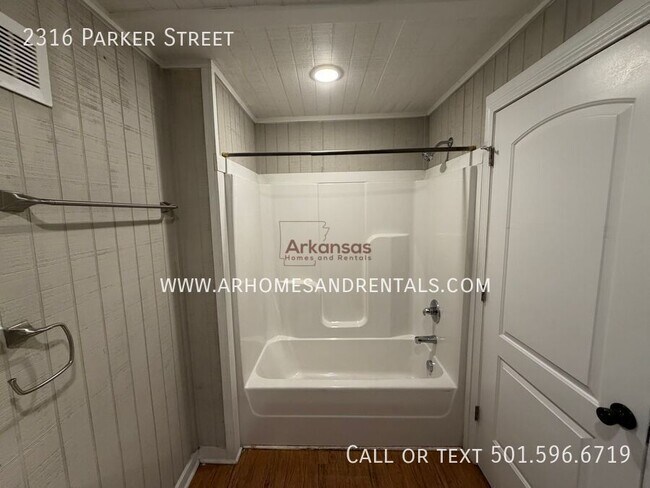 Building Photo - 2316 Parker St
