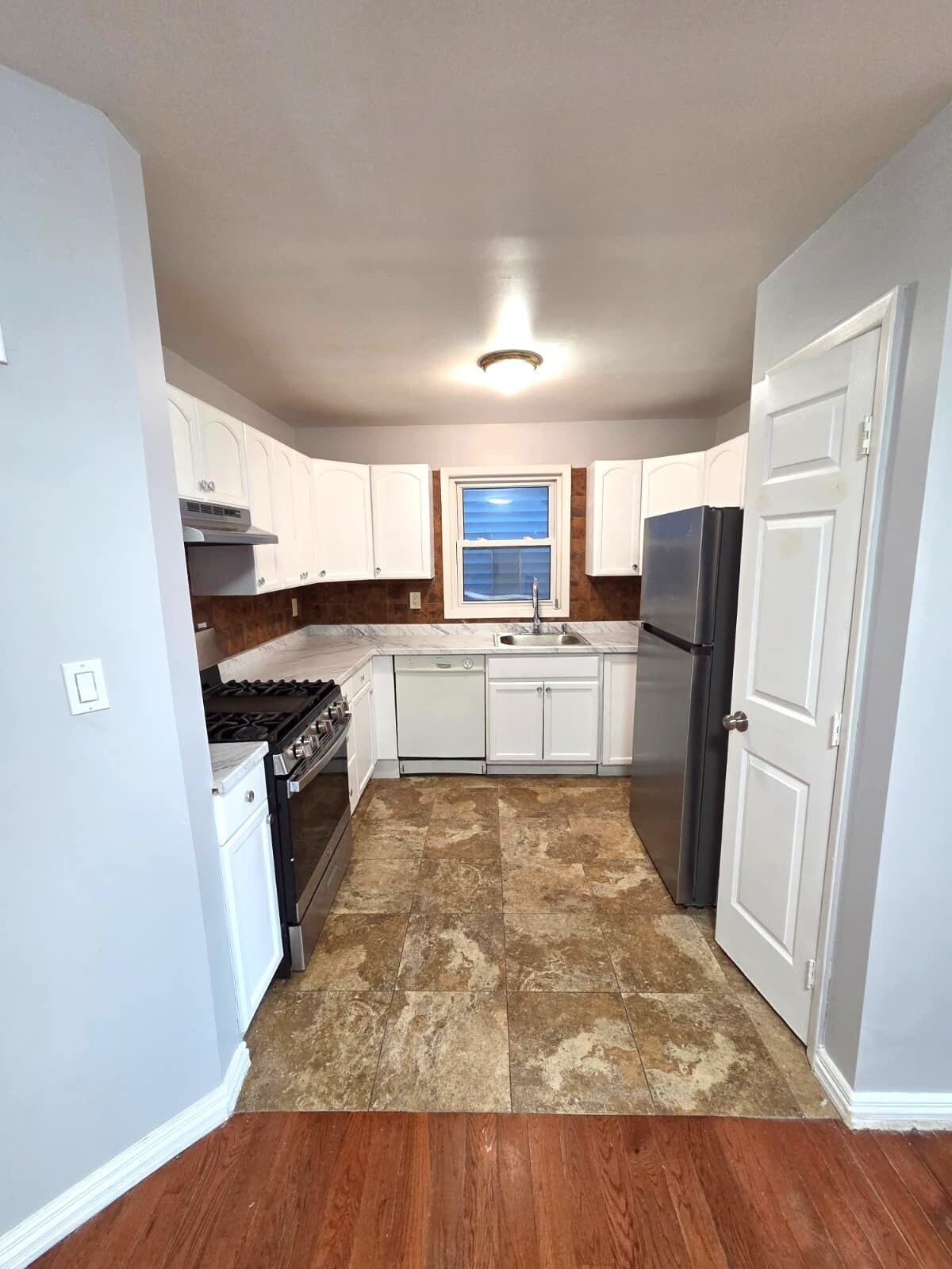 Building Photo - 48 Ellis Ave