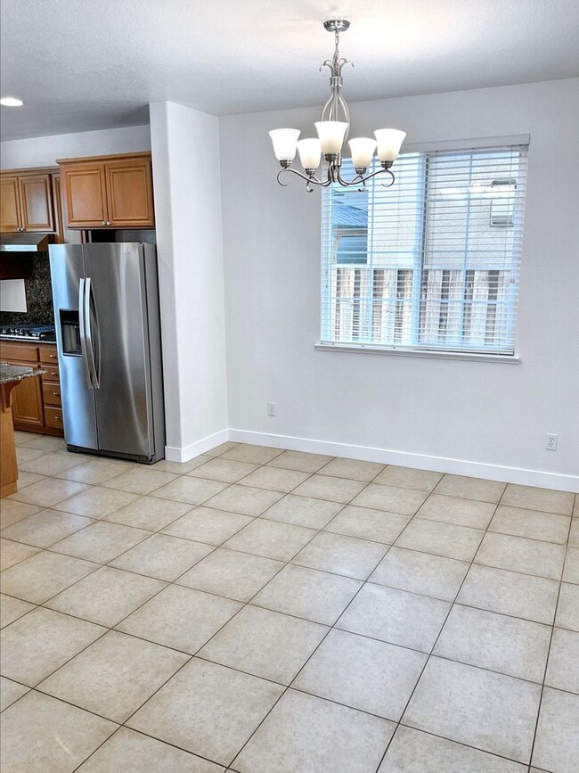 Building Photo - Stunning Newly Remodeled 4-Bed, 3-Bath Hom...