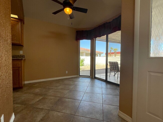 Building Photo - Desirable Windsor Beach Condo! Unfurnished...