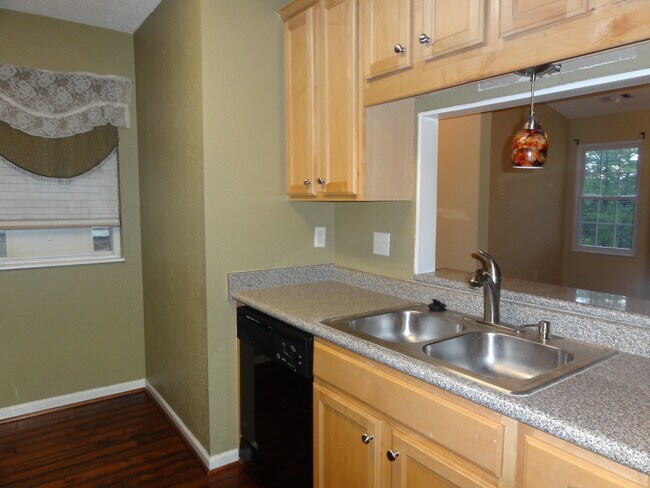 Building Photo - 303 Morning Sun Dr