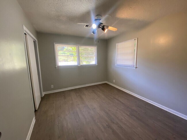Building Photo - Completely Remodeled 3/2 in Prattville!