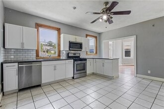 Building Photo - 11 Roosevelt St