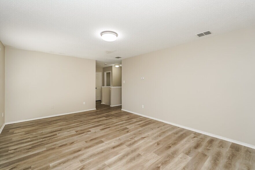 Building Photo - 1808 Lariat Dr