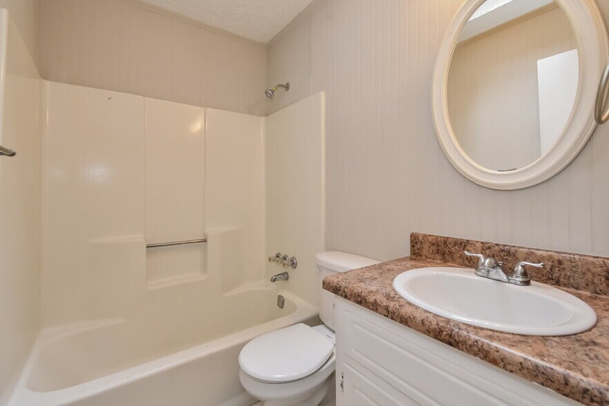 Building Photo - 4173 Woodcrest Dr