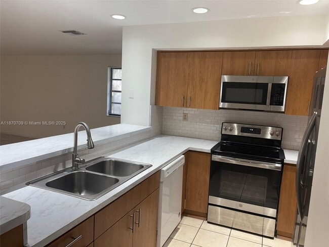 Building Photo - 15461 Turnbull Dr