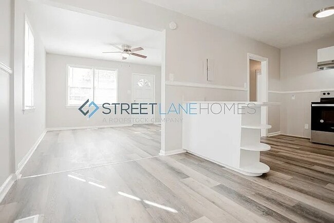 Building Photo - 4443 Sims St