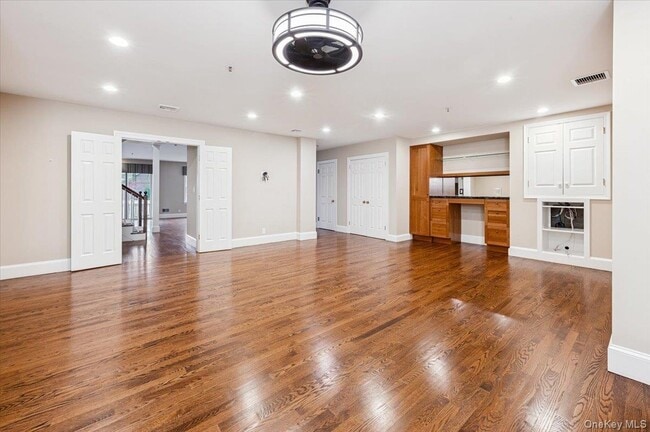 Building Photo - 10 Old Jackson Ave