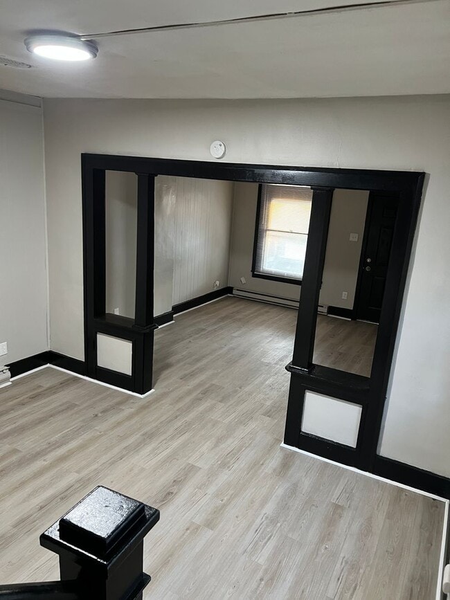 Building Photo - 1247 W Lee St