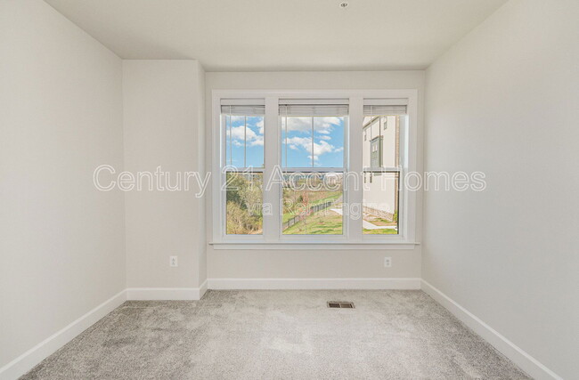 Building Photo - 43347 Goshen Run Sq