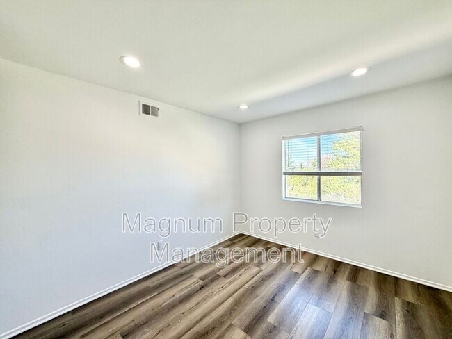 Building Photo - 43391 Calle Morita