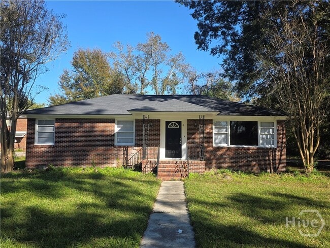 Primary Photo - 8 Ronnie Ave