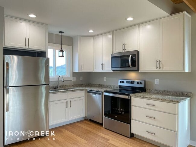 Building Photo - 79 E Cascade St