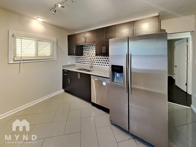 Building Photo - 928 Heyl Ave