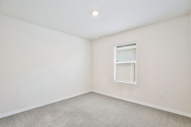 Building Photo - Beautiful 4 Bedroom, 2 bath home is Available for Rent in the Forest Lake Community!