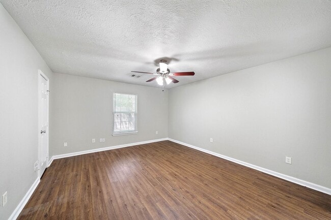 Building Photo - Duplex