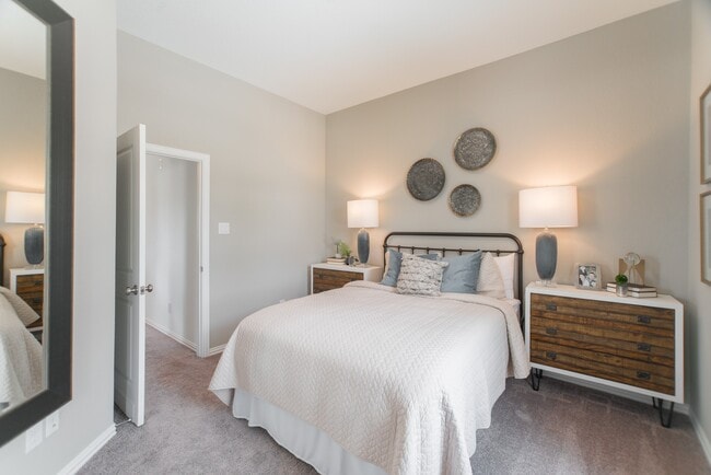 Building Photo - 442 Lake Day Dr