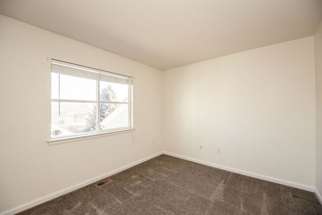 Building Photo - 4040 Plum Creek Dr