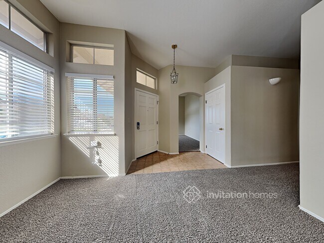 Building Photo - 1015 Linda Vista Way