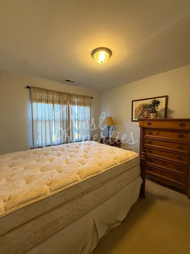 Building Photo - 613 Finnegan Ln