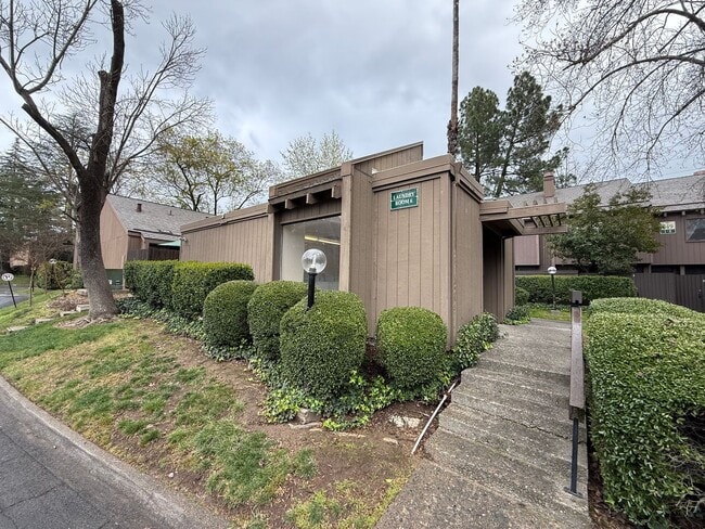 Building Photo - 2 Bed| 2 Bath | 967 SF | Single Story | Tenant pays $150 monthly for WS&G