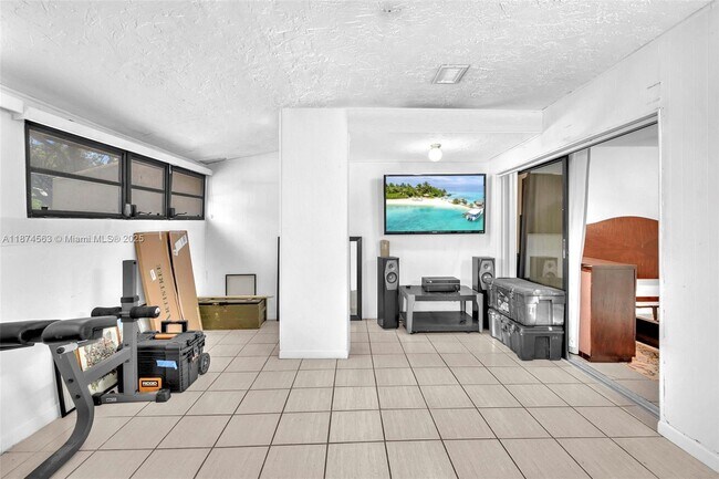 Building Photo - 3825 Estepona Ave
