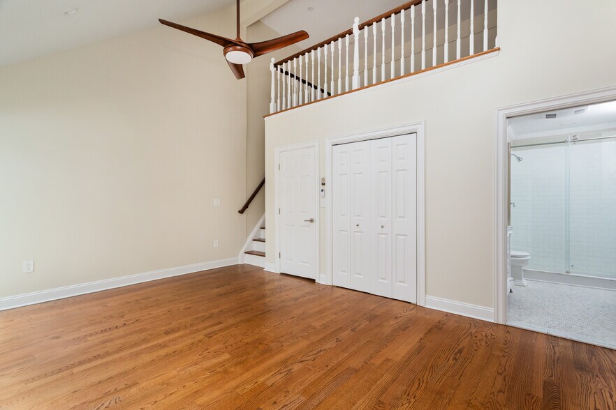 Loft in Master - 15 River Rd
