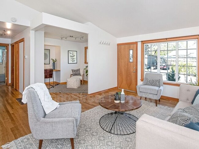 Building Photo - 1066 NE Madrona St