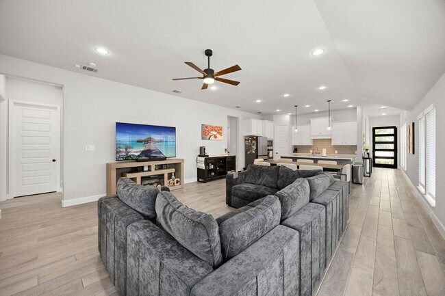 Building Photo - 2122 Germander Ln