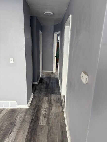 Building Photo - 6514 W Carmen Ave