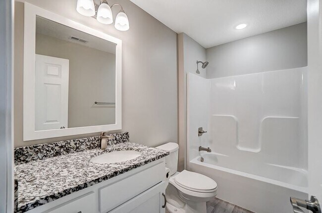 Building Photo - 2497 Susan Ann Dr