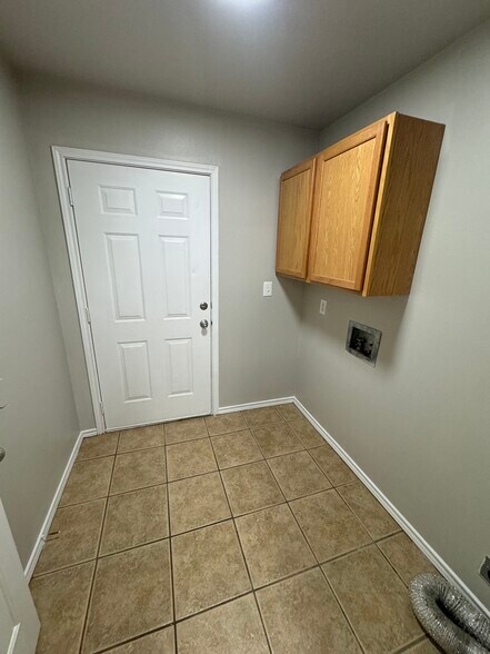 Building Photo - 534 N Brentwood Ave