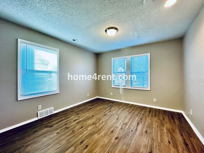 Building Photo - Adorable Home Featuring Wood Floors, SS Ap...