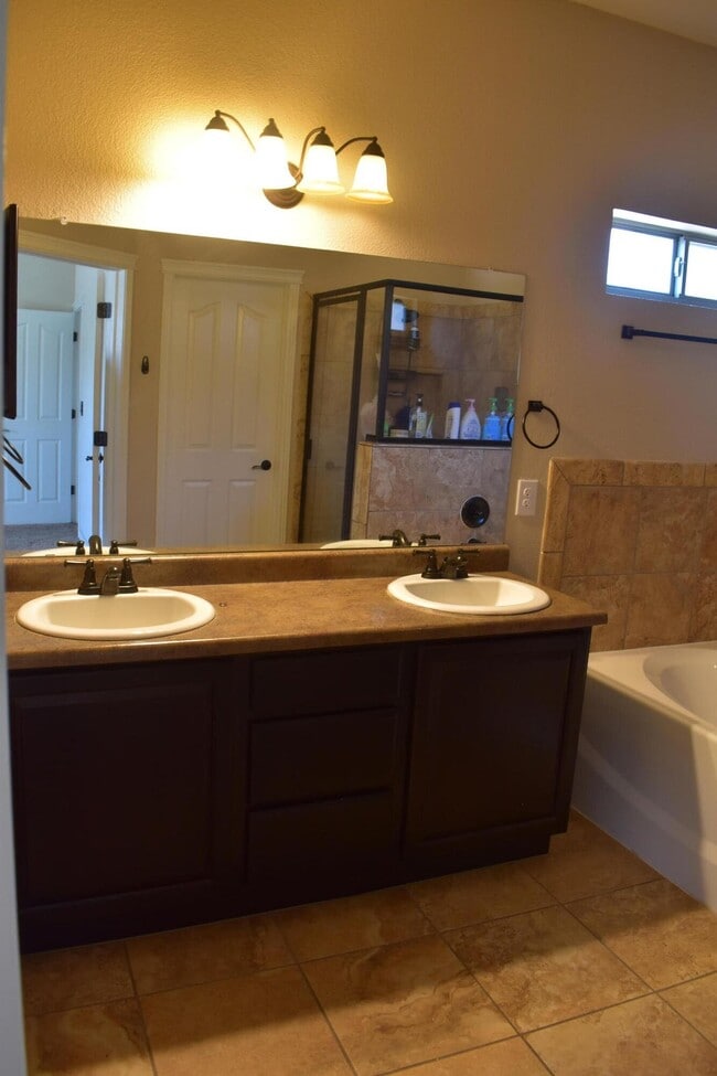 Building Photo - 5889 Alpha Cir