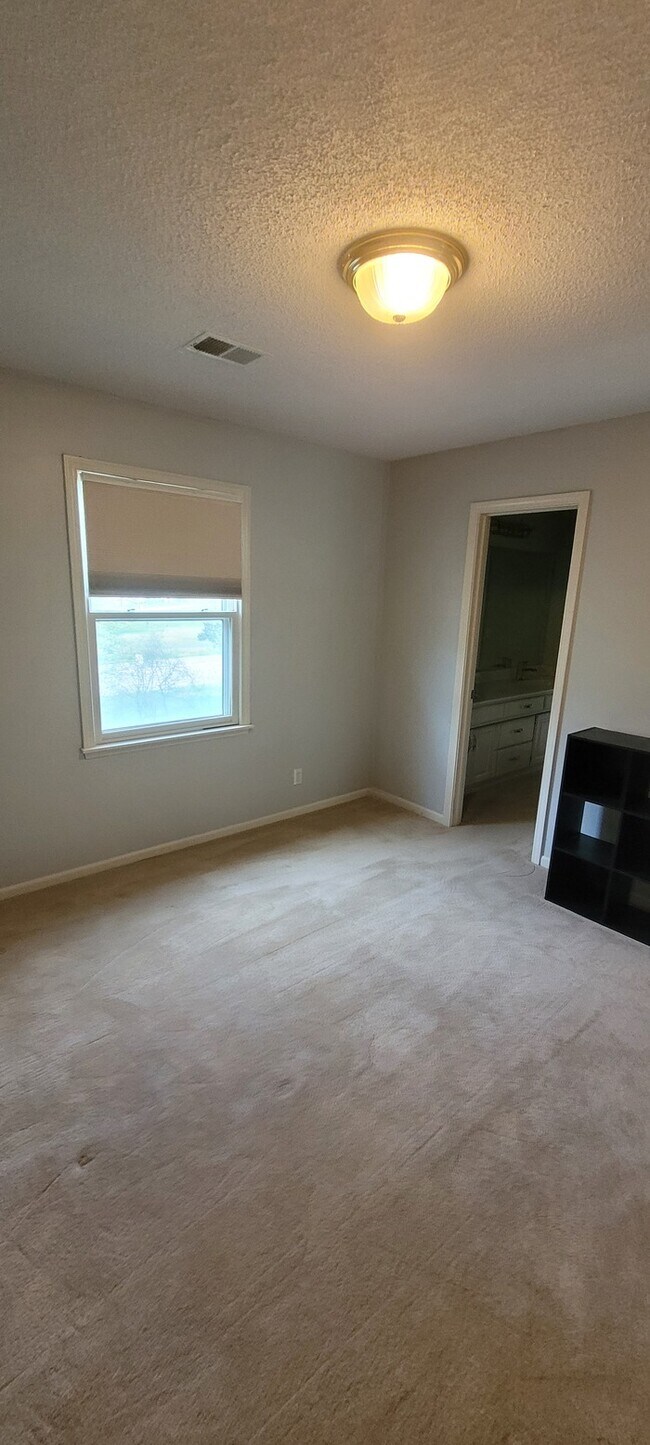 Building Photo - Fruitfully ready for your move in!