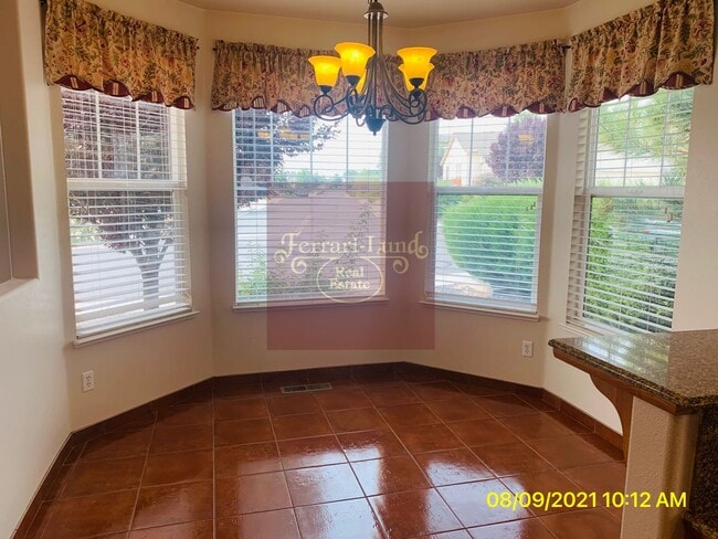 Building Photo - Charming 3 Bedroom, 2 Bathroom Single-Stor...