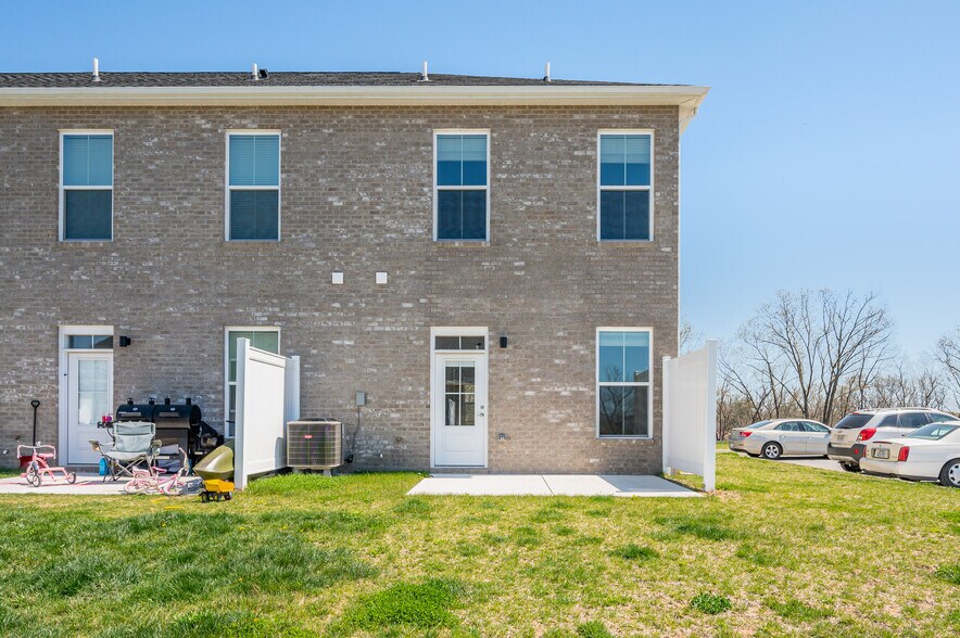Building Photo - 137 Marineris Cir
