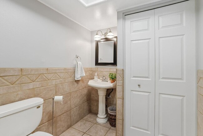 Building Photo - 8242 E Orange Blossom Ln