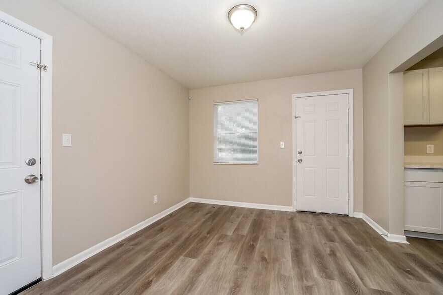 Building Photo - 2919 Holly Point Dr