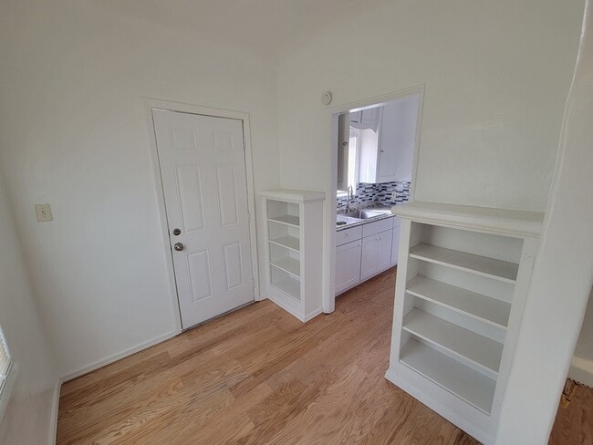 Building Photo - 820 S Arizona Ave