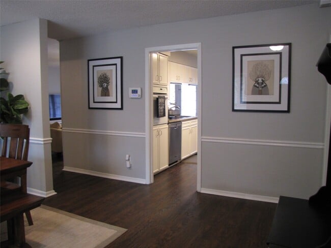 Building Photo - 7902 Meadowcroft Dr
