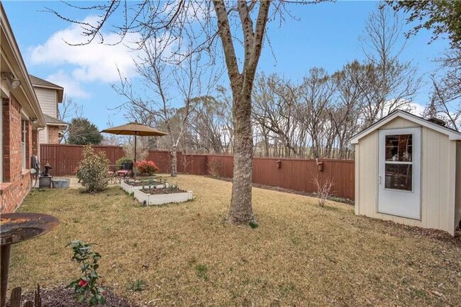 Building Photo - Darling 1 story 3 Bedroom home 2 car garage
