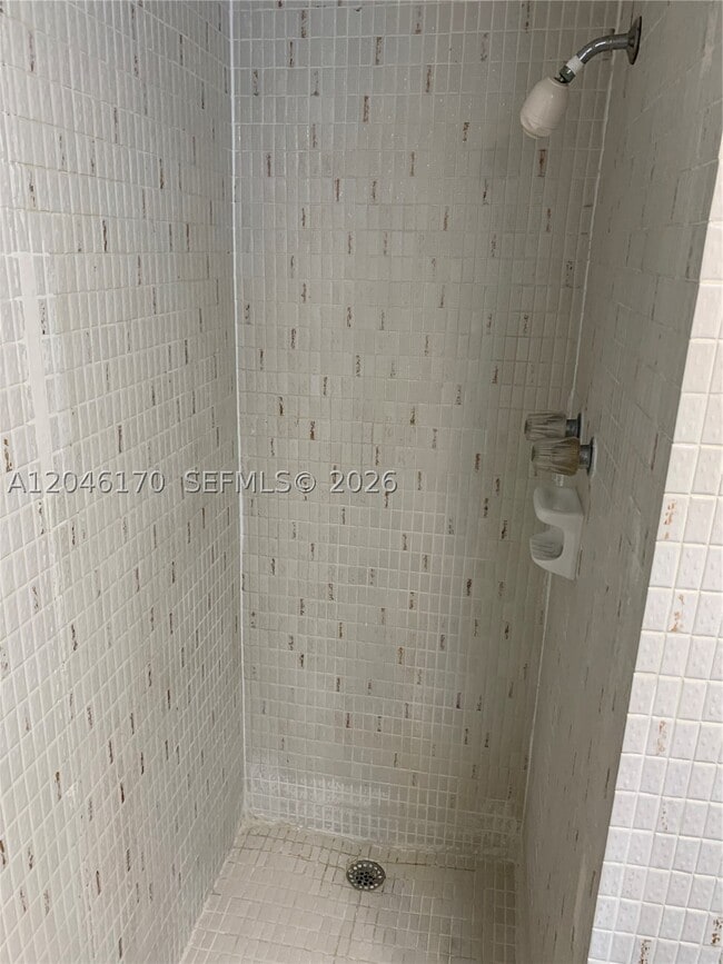 Building Photo - 2861 Leonard Dr