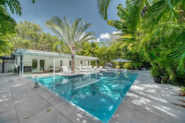 Building Photo - 4000 Kumquat Ave