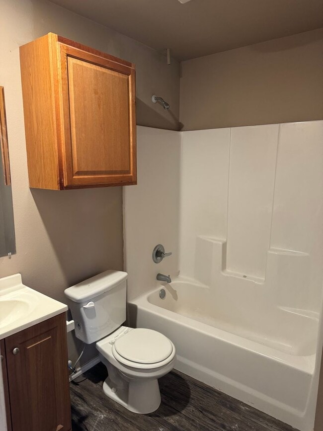 Building Photo - FENCED BACKYARD*Move in SPECIAL*Section 8 approved*