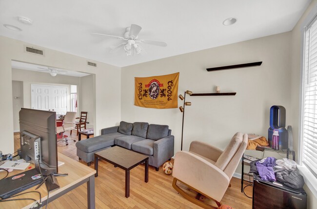 Building Photo - 919 Foster St