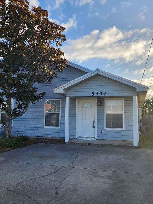 Primary Photo - 5432 Sunset Ave