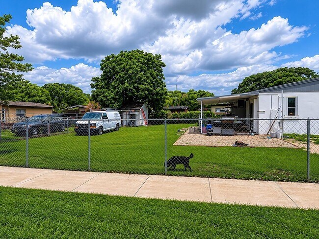 Building Photo - 28501 SW 147th Ct