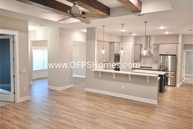 Building Photo - 4bed Home within Walking Distance to Sound